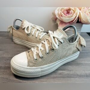 Chuck Taylor All Star Lift Bow Platform Sneakers Womens size 8 EUC